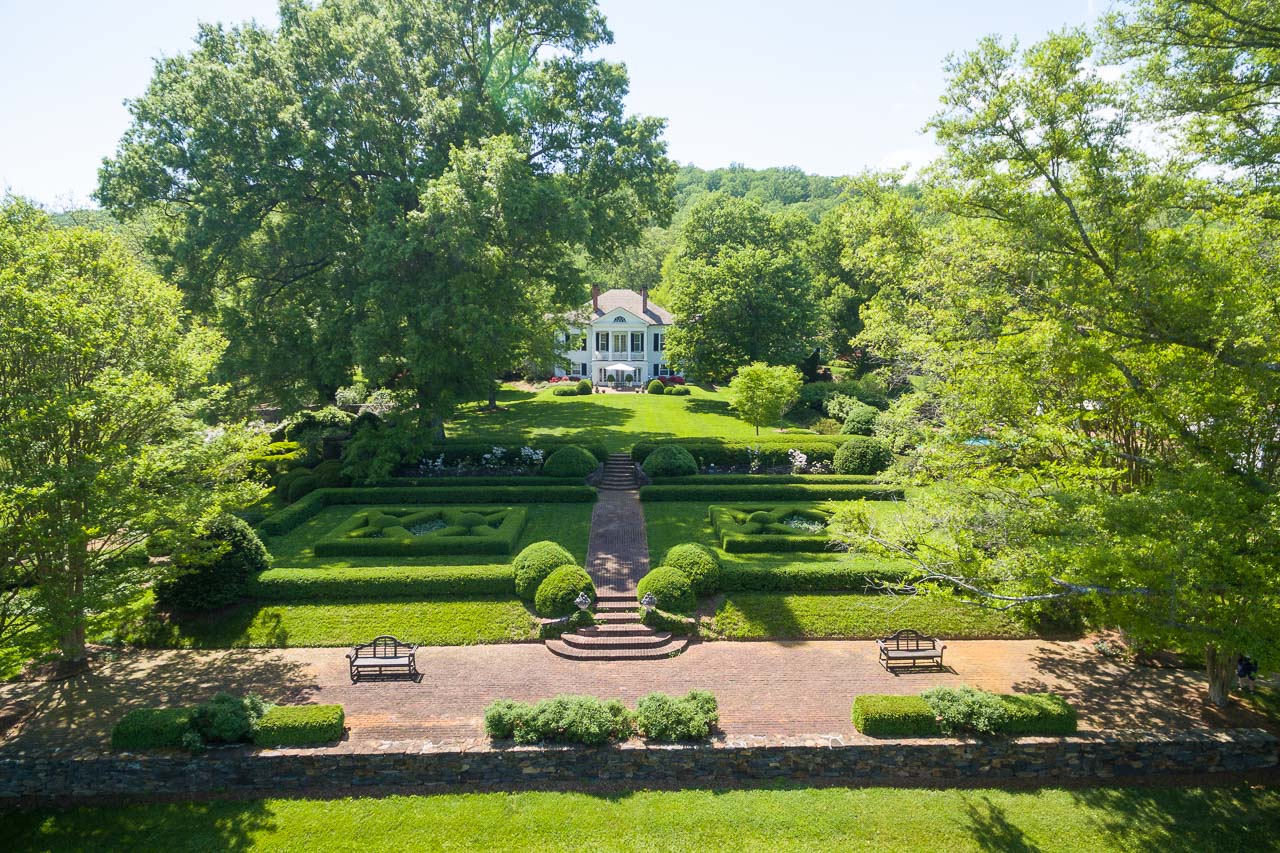 Edgemont Farm 3392 Edgemont Farm North Garden, VA 22959 Mclean Faulconer